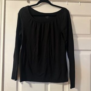 Loft Long-Sleeved Black T-Shirt Blouse Ruched Scoop Neck Women's Size Medium